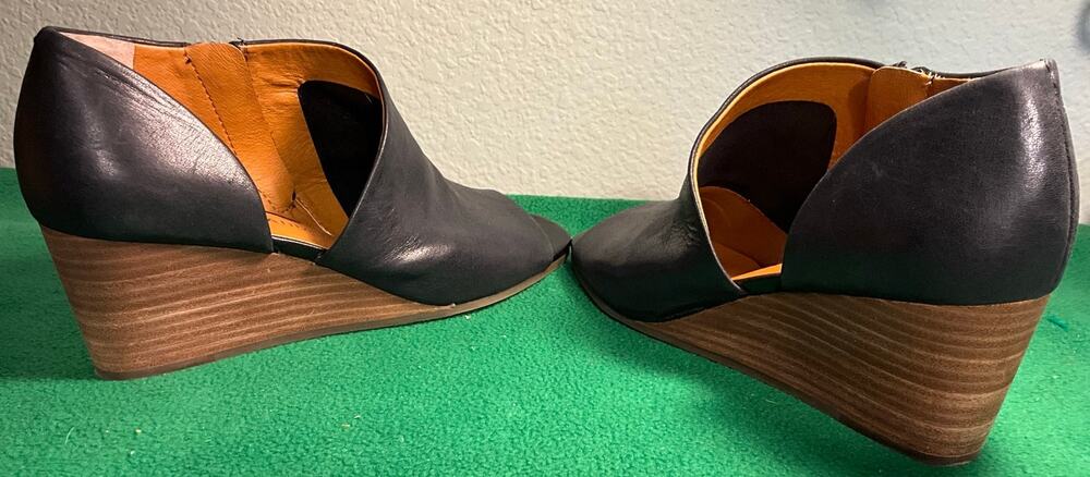 Lucky Brand Tylera 7M Women's Navy Leather Wedge Heels Open Side Zip